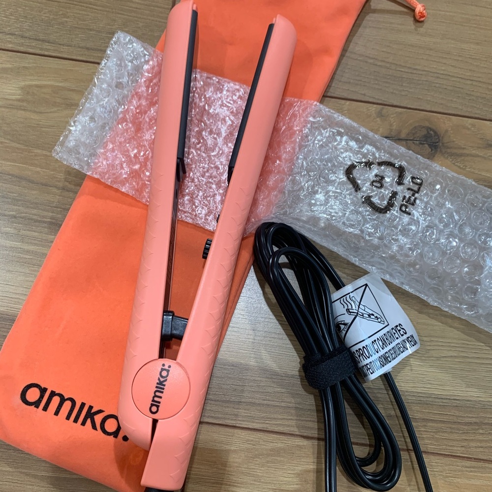 Amika coral straightener NEW